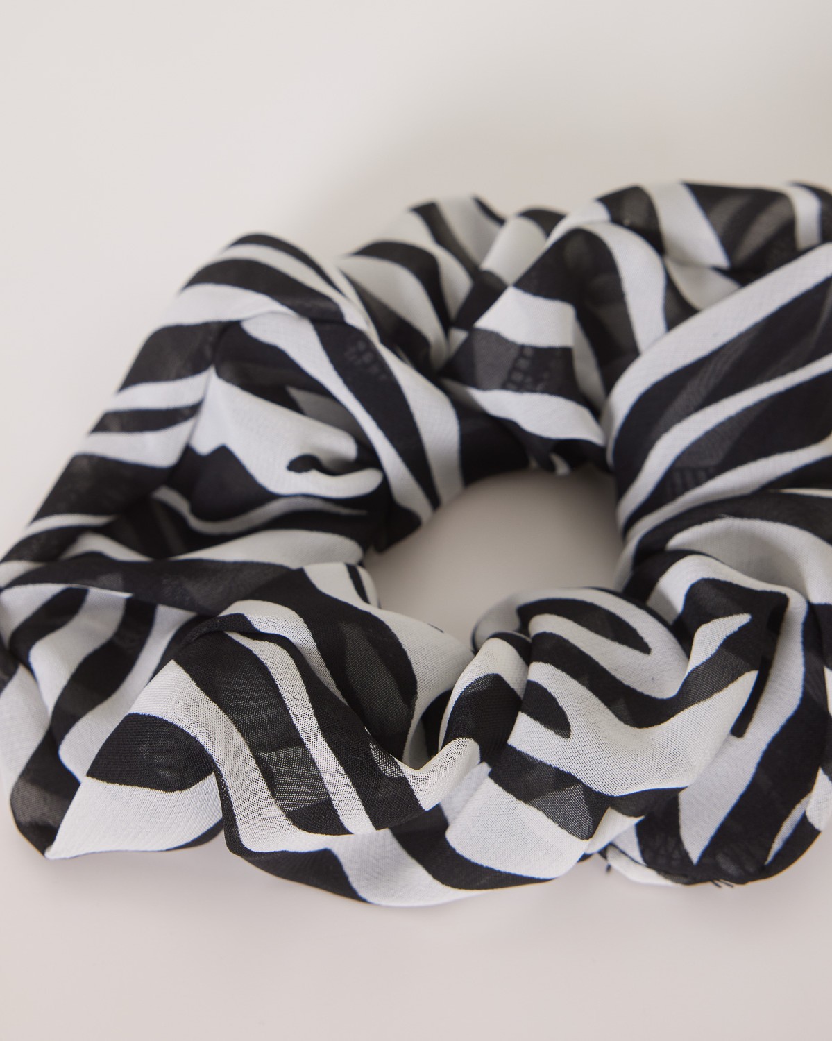 Scrunchie Ημιδιάφανο Animal Print Ασπρόμαυρο