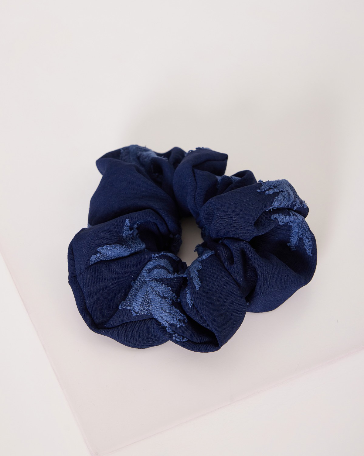 Scrunchie Με Ανάγλυφο Ύφασμα Μπλε Νύχτας